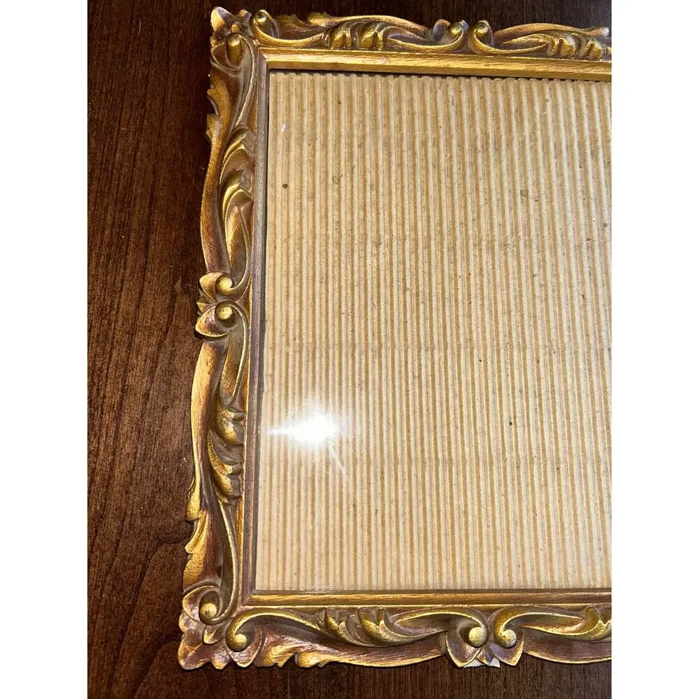 Vintage 1970s IIC USA Hollywood Regency picture frame faux-carved scroll design